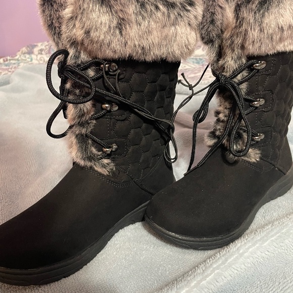 Liz Claiborne Refined Comfort  Faux Fur Winter Boots with memory foam -7 - Picture 2 of 9